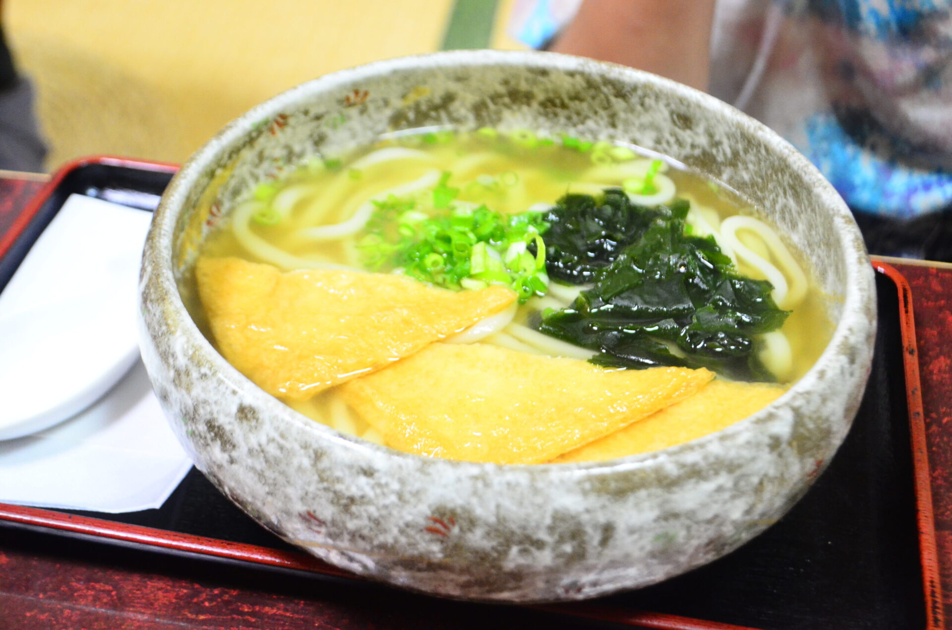 トッピングの多いうどん