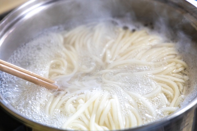 麺類のゆで汁はどうする？料理や生活で有効活用する方法を紹介